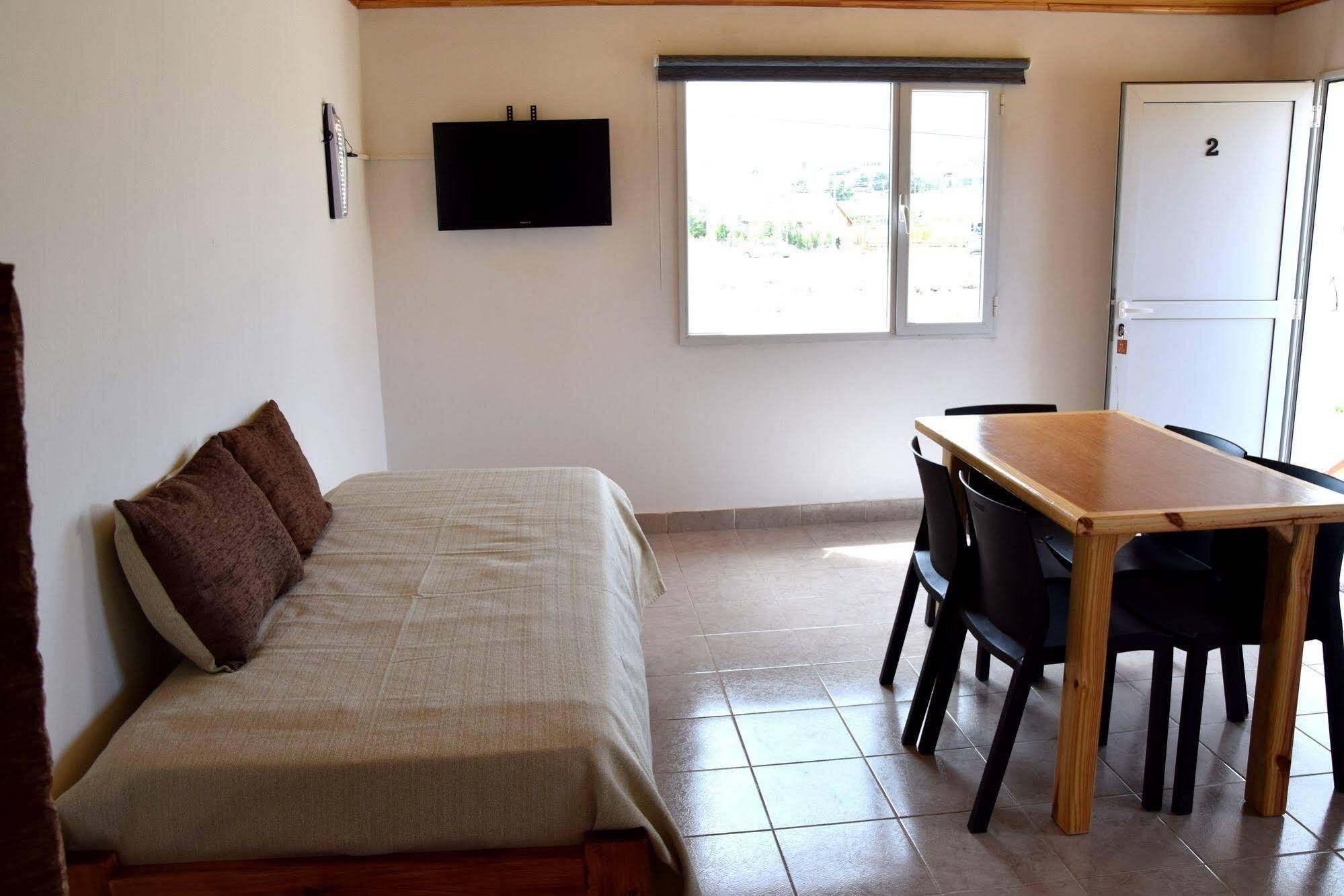 Hosteria Y Apart Hotel Amigo Del Mundo El Calafate Exterior photo